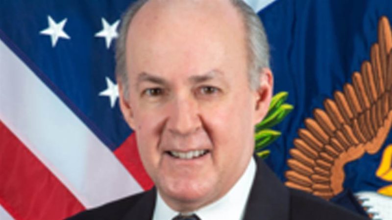 بريان ماكيون نائب