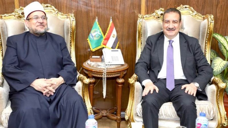 وزير الأوقاف ومحافظ