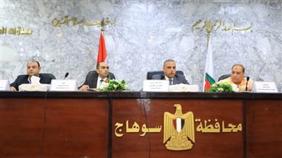 محافظ سوهاج يعقد اجتماعا مع لجان منع التعديات والحفاظ على الرقعة الزراعية