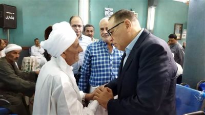 محافظ الشرقية يؤدي واجب العزاء لأسرة شهيد الواجب والوطن بأبوحماد