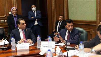 وزير الرياضة أمام 