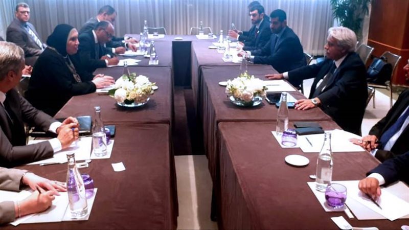 جامع تبحث مع نظيرها