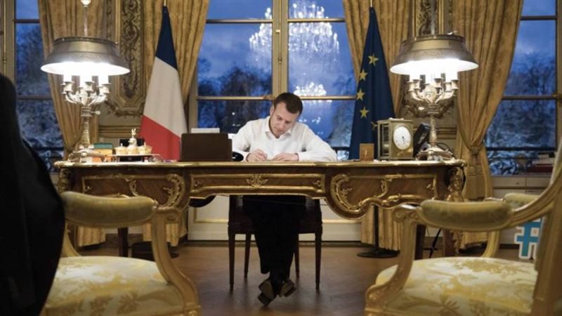 ماكرون داخل الإليزيه