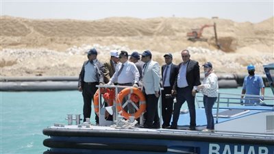 أسامة ربيع : تكريك 26 مليون متر مكعب من الرمال المشبعة بالمياه جنوب قناة السويس 