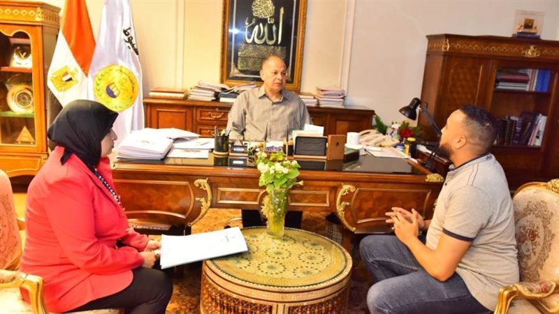 محافظ أسيوط يشيد