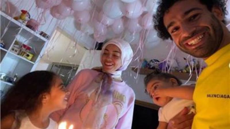 محمد صلاح يحتفل بعيد