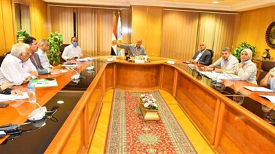 محافظ أسيوط يترأس اجتماع مناقشة سبل تعظيم الاستفادة من الإعلانات والمزادات وتعظيم الإيرادات