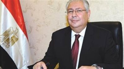 سفير مصر بالكويت يتسلم 5 قطع أثرية مهربة ضبطتها السلطات الكويتية