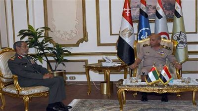 وزير الدفاع يبحث مع رئيس الأركان الإماراتي سبل تعزيز التعاون والعلاقات العسكرية بين البلدين