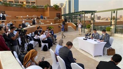 طرح تساؤلات وفضح إدعاءات وأشاد بالدولة المصرية في حوار على ضفاف النيل