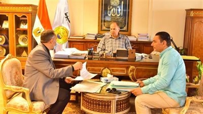 محافظ أسيوط يناقش مع وكيل وزارة التربية والتعليم الاستعدادات النهائية لامتحانات الثانوية العامة