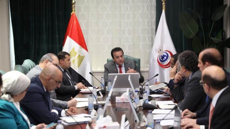 اجتماع وزير الصحة
