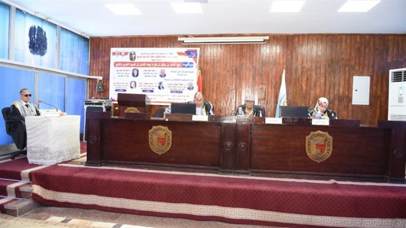 جانب من المناقشه