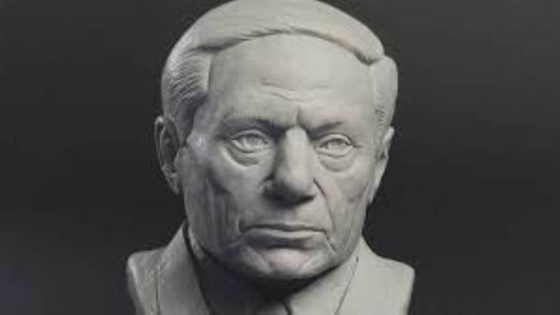 تمثال عادل إمام