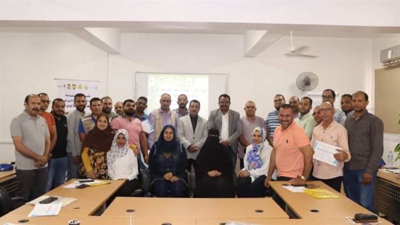 رئيس الجامعة يكرم