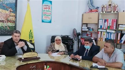 الاجتماع مع رؤساء لجان الثانوية العامة ومديري الإدارات