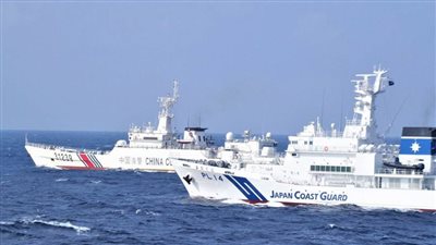 خفر السواحل الياباني: سفينتان صينيتان تدخلان المياه الإقليمية قبالة جزر 