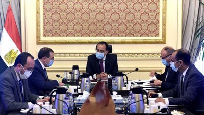 رئيس الوزراء يتابع مع وزير البترول جهود تنفيذ تكليفات الرئيس في عدد من ملفات العمل