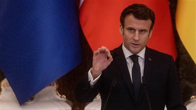 معركة الرئيس الفرنسي في مواجهة  