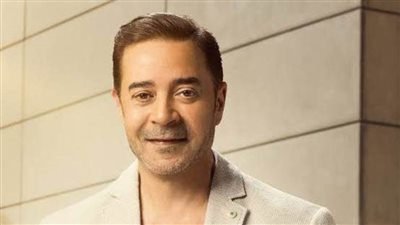 مدحت صالح: عزيز الشافعي بيريح أي مطرب وخالد النبوي عشرة عمر