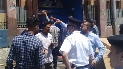 حي شرق أسيوط يُشن حملة لرفع الإشغالات ويضبط 20 شيشة.. صور