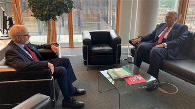 شكري يبحث مع رئيس بنك الاستثمار الأوروبى تعزيز الاستثمارات بمصر