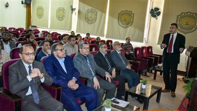 علوم سوهاج تنظم ندوة تعريفية عن تحليل الأشعة السينية  