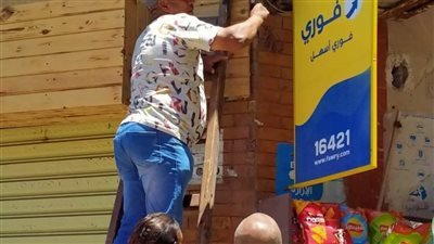 حملات مكبرة لإزالة الإعلانات واللافتات المخالفة بأحياء الإسكندرية