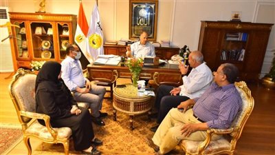 محافظ أسيوط يعلن عن توريد 166 ألفًا و911 طن قمح محلي للشون والصوامع حتى اليوم