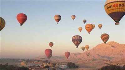 إلغاء رحلات البالون الطائر في غرب الأقصر بسبب شدة الرياح
