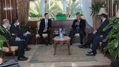 وزير النقل يبحث مع وزير التكنولوجيا والصناعة بالمجر توطين صناعة السكك الحديدية