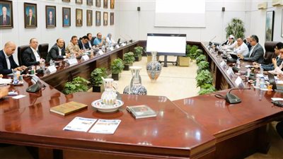 العنانى يجتمع لمتابعة آخر مستجدات المتحف المصرى الكبير 