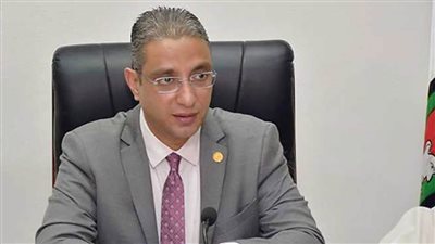 محافظ الفيوم يتابع الموقف التنفيذي لمشروعات هيئة الطرق والكباري