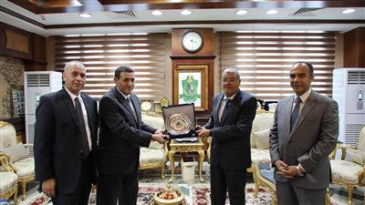 محافظ المنيا التنسيق مع كافة الجهات وتقديم أوجه الدعم للوصول إلى مجتمع خالٍ من الأمية
