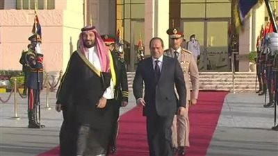 الرئيس السيسي يودع ولي عهد السعودية في ختام زيارته لمصر
