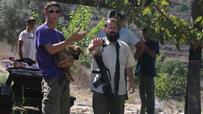 مستوطن إسرائيلي يطعن شابا فلسطينيا ليرتقي شهيدا