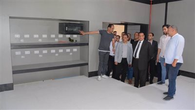 محافظ البحيرة يتفقد غرفة 