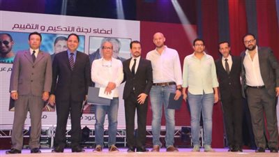 رئيس هيئة قصور الثقافة يسلم جوائز مهرجان التجارب النوعية بالهناجر