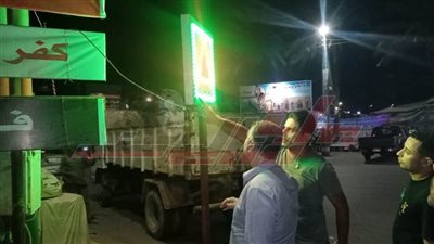 رصف الشوارع ووضع علامات إرشادية مضيئة ولوحات مرورية بكفر الشيخ