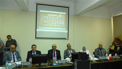 مجلس كلية الطب يكرم رئيس جامعة أسيوط ويؤكد: نموذج مشرف للقائد الواعي