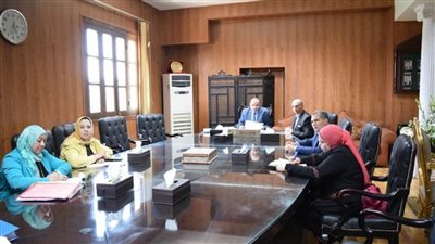 رئيس جامعة بني سويف يترأس مركز الإنتاج والمنشآت وشؤون التدريس