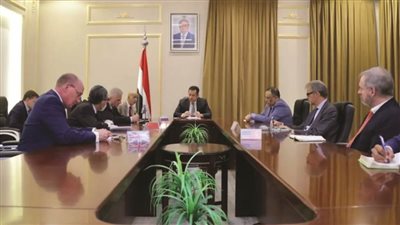 الحكومة اليمينة تدعو إلى معالجة جذور الحرب وأسبابها التي أشعلها المتمردون الحوثيون