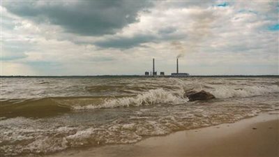  رجل من دونيتسك يعبر بحيرة بقارب مطاطي لإنقاذ زوجته من حصار قوات كييف