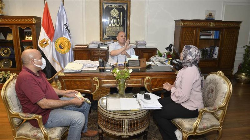 محافظ أسيوط يجتمع