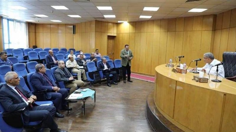 محافظ المنيا خلال