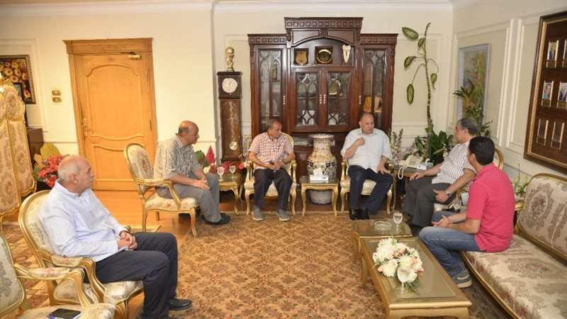 محافظ أسيوط يلتقي