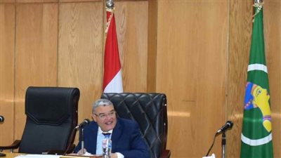 محافظ المنيا يناقش نسب ومعدلات تنفيذ مشروعات المبادرة الرئاسية 