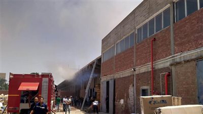 السيطرة على حريق بمصنع ملابس بالشرقية