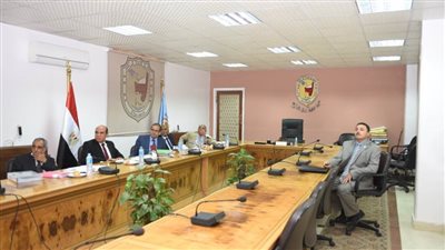 المرشحون لمنصب عمادة كلية الطب البيطري بجامعة سوهاج يعرضون خططهم التطويرية 