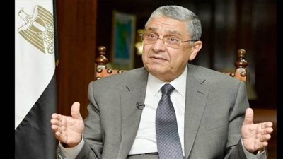 وزير الكهرباء يهنئ العاملين بالوزارة بمناسبة اليوم العالمي للخدمة العامة